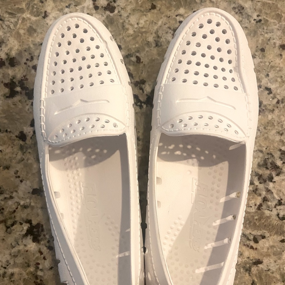 White womens floafers - shrunk to size 6